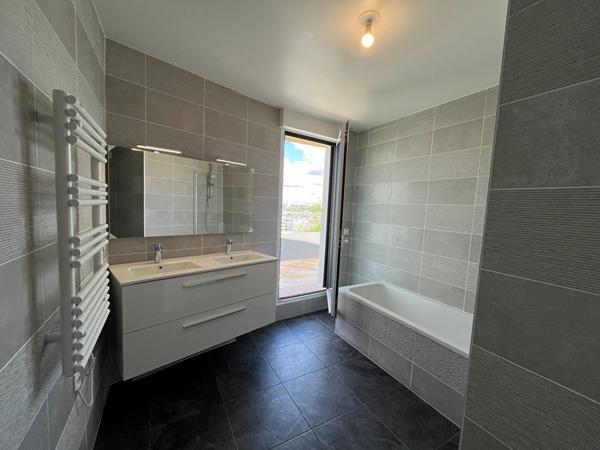 Appartement T5 dernier étage avec terrasse de 71m² centre ville ANGERS DISPONIBLE DE SUITE