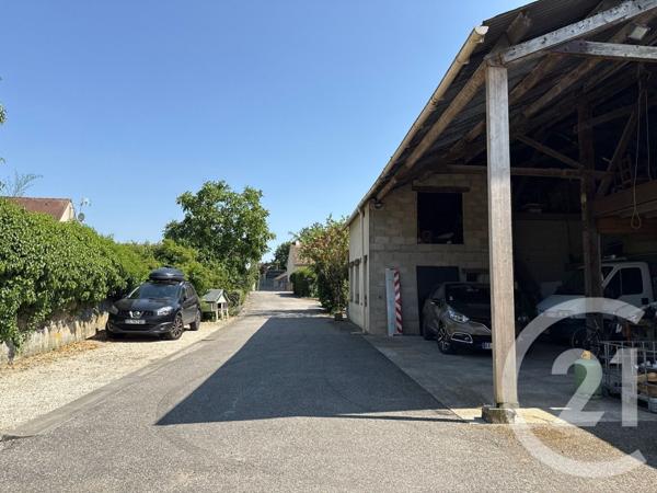 Maison à vendre  1 pièce - 328 m2 BU - 28