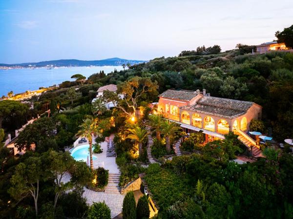 Vue mer incroyable sur tout le Golfe de Saint Tropez : Villa Sainte Maxime 8 pièce(s) 288 m2