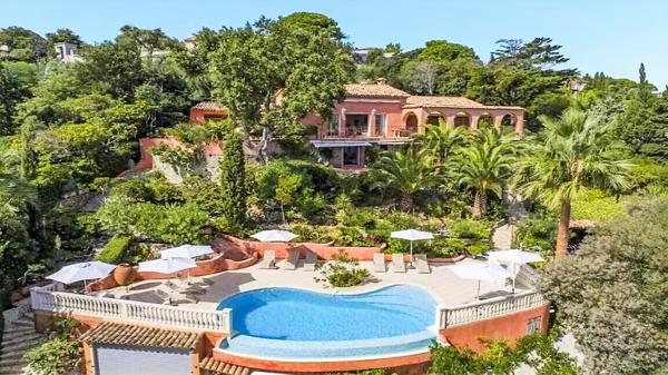 Vue mer incroyable sur tout le Golfe de Saint Tropez : Villa Sainte Maxime 8 pièce(s) 288 m2