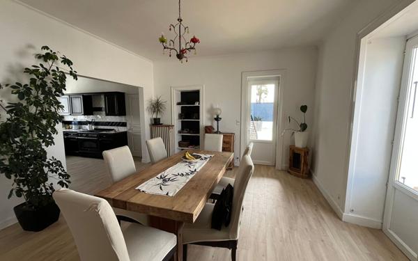 Maison à vendre    7 pièces •  Roumazières-Loubert