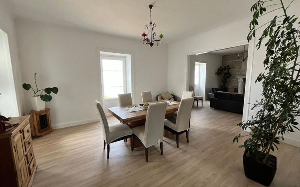 Maison à vendre    7 pièces •  Roumazières-Loubert