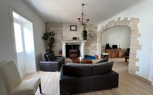 Maison à vendre    7 pièces •  Roumazières-Loubert