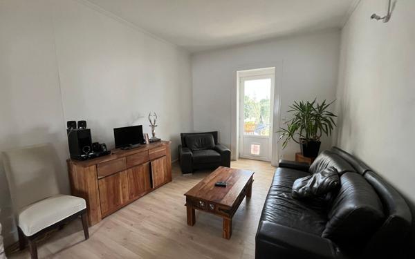 Maison à vendre    7 pièces •  Roumazières-Loubert