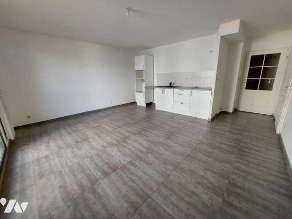 APPARTEMENT F2 - BALCON - 2 PLACES DE PARKING SOUS SOL