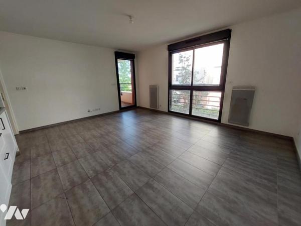 APPARTEMENT F2 - BALCON - 2 PLACES DE PARKING SOUS SOL