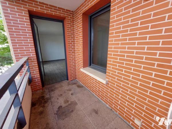 APPARTEMENT F2 - BALCON - 2 PLACES DE PARKING SOUS SOL