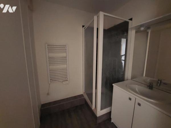 APPARTEMENT F2 - BALCON - 2 PLACES DE PARKING SOUS SOL