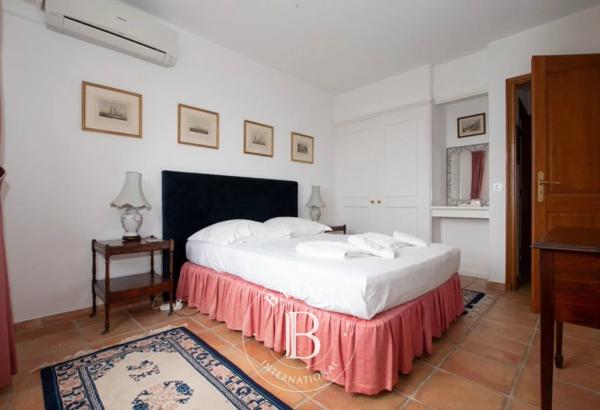 Mandelieu-la-Napoule, Villa 5 Chambres -  218 m² à vendre