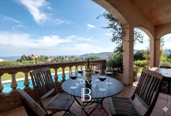 Mandelieu-la-Napoule, Villa 5 Chambres -  218 m² à vendre