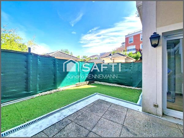 Duplex calme et lumineux avec jardin et parking.