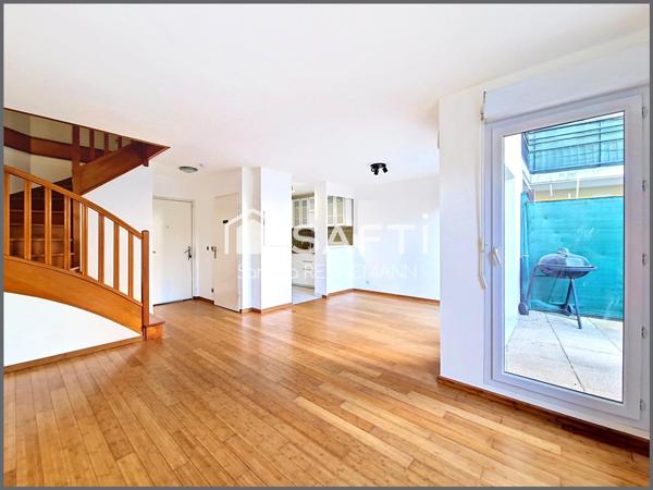 Duplex calme et lumineux avec jardin et parking.