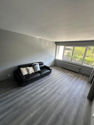 Charmant appartement de deux pièces principales