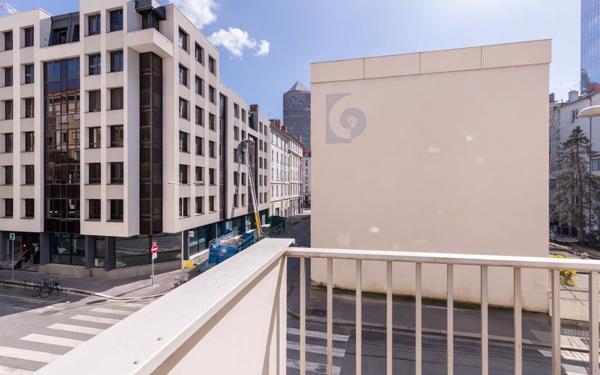 Appartement à vendre    6 pièces •  Lyon 6