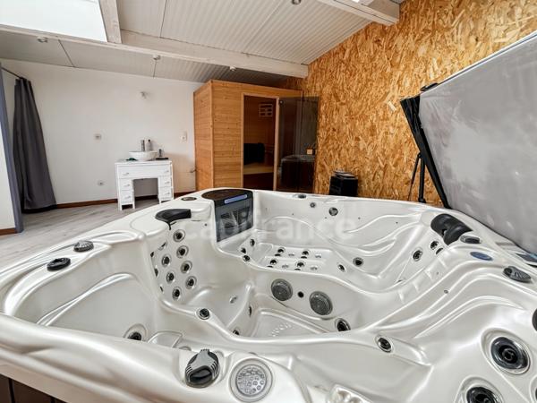 Maison de campagne 154 m² sur 3161m² terrain proche de VILLEDIEU LES POELES