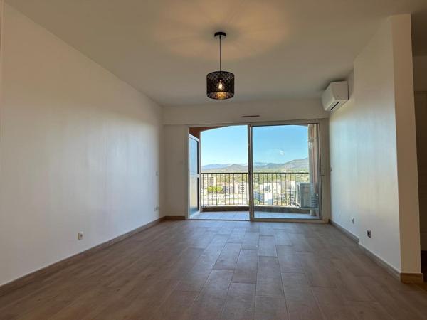 Beau T2 rénové avec balcon et parking