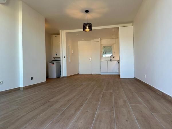 Beau T2 rénové avec balcon et parking