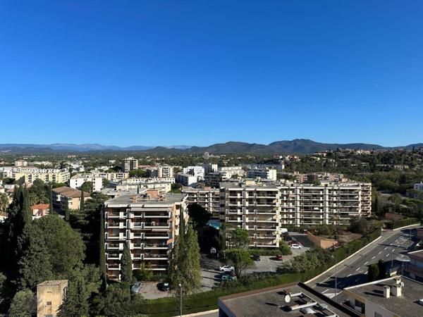 Beau T2 rénové avec balcon et parking