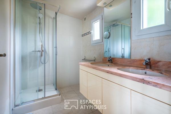 Maison d’architecte avec jardin paysagé