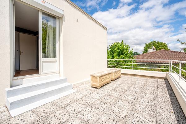 Maison d’architecte avec jardin paysagé