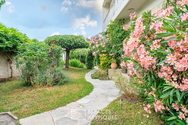 Maison d’architecte avec jardin paysagé