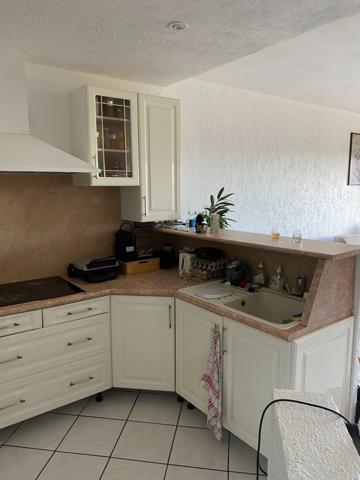 Appartement à vendre 2 pièces ,terrasse ,cave ,parking grasse quartier saint antoine (06) dernier étage