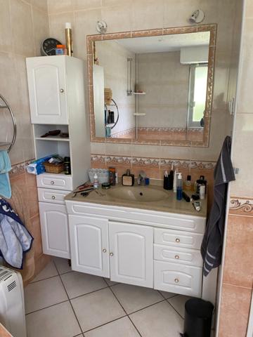 Appartement à vendre 2 pièces ,terrasse ,cave ,parking grasse quartier saint antoine (06) dernier étage