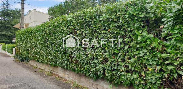 Terrain à bâtir viabilisé et clôturé de 700 m²