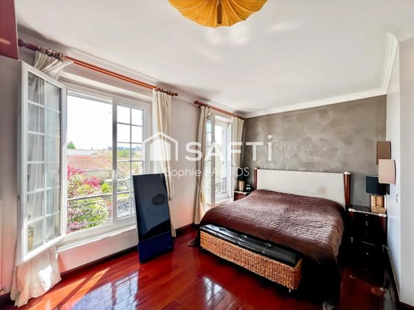 Propriété chargée d'histoire - 260 m2 - 10 pièces