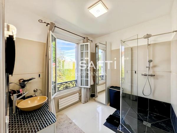 Propriété chargée d'histoire - 260 m2 - 10 pièces