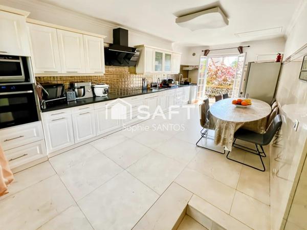 Propriété chargée d'histoire - 260 m2 - 10 pièces