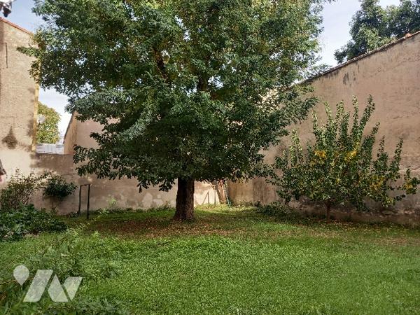 Belle de Mai, T3 en excellent état dans résidence des années 1960, RDC côté cour.