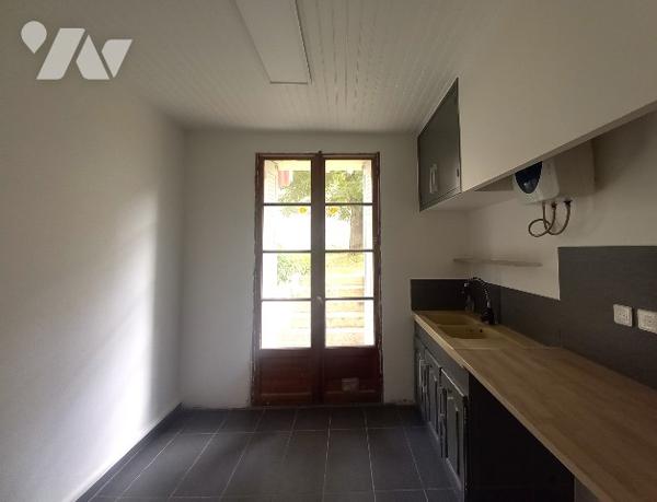 Belle de Mai, T3 en excellent état dans résidence des années 1960, RDC côté cour.