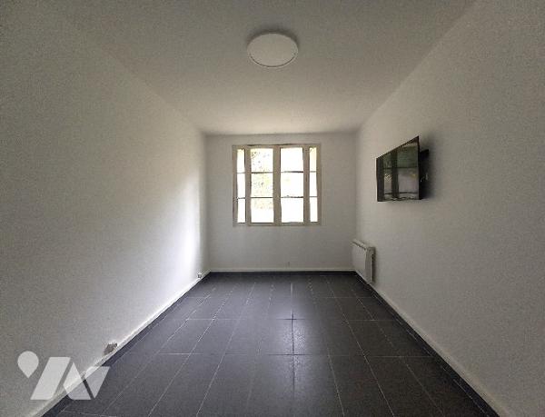 Belle de Mai, T3 en excellent état dans résidence des années 1960, RDC côté cour.