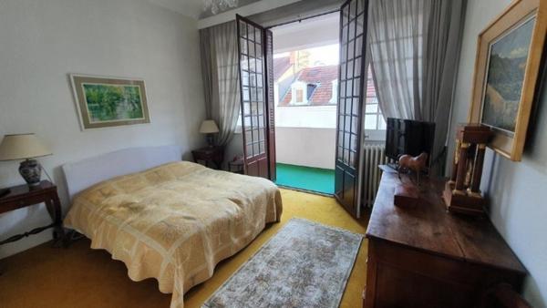 Maison centre ville Vichy 270 m² quartier calme avec toit terasse 80 m² proche Opéra