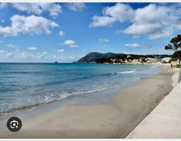 MAR VIVO LA SEYNE SUR MER  - A PROXIMITE IMMEDIATE DES COMMERCES ET PLAGES  - AU CALME ABSOLU -  MAISONNETTE 44 M² AVEC GARAGE