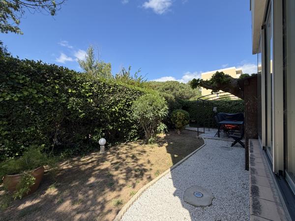 Fréjus (83600) Superbe T2 avec grand rez-de-jardin (135m2) – Centre de Fréjus, Résidence Les Galaxies