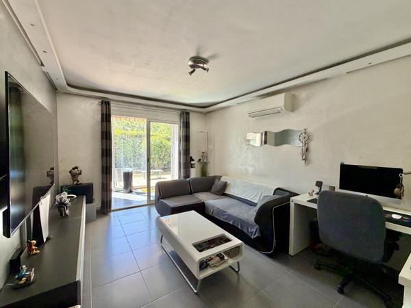 Fréjus (83600) Superbe T2 avec grand rez-de-jardin (135m2) – Centre de Fréjus, Résidence Les Galaxies
