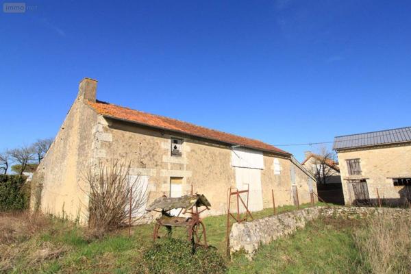Maison à vendre à Vouillé dans la Vienne (86190), ref : V1925