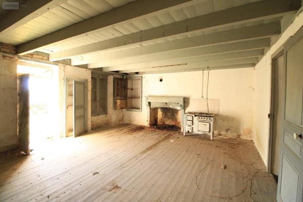 Maison à vendre à Vouillé dans la Vienne (86190), ref : V1925