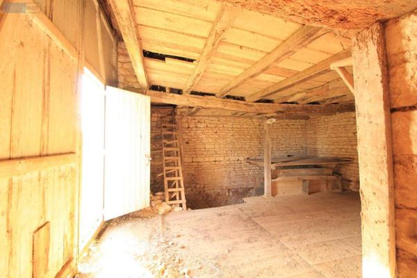 Maison à vendre à Vouillé dans la Vienne (86190), ref : V1925