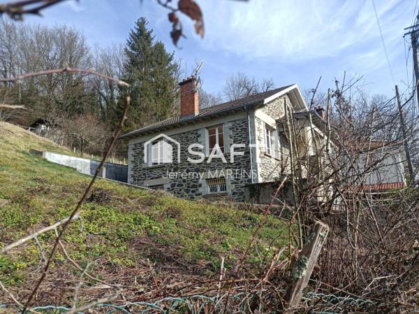 Maison individuelle en pierre sur les hauteurs