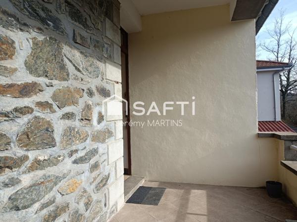 Maison individuelle en pierre sur les hauteurs