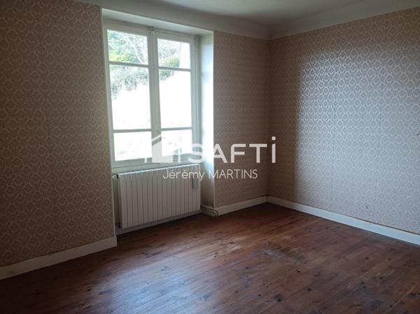 Maison individuelle en pierre sur les hauteurs