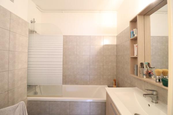 Grenoble (38100) Grenoble Cours de la Libération T4 parfait état avec balcon vue montagnes