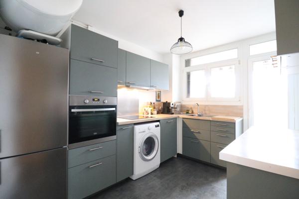 Grenoble (38100) Grenoble Cours de la Libération T4 parfait état avec balcon vue montagnes