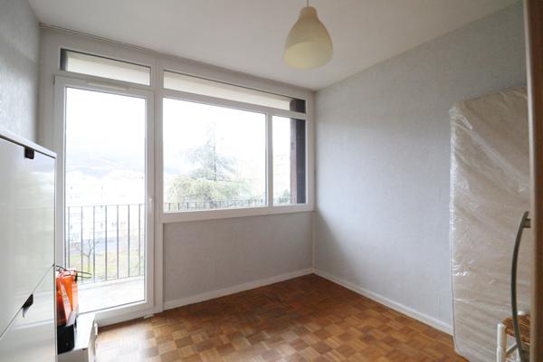 Grenoble (38100) Grenoble Cours de la Libération T4 parfait état avec balcon vue montagnes