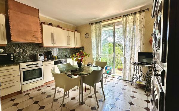 Maison à vendre    8 pièces •  Luc-la-Primaube