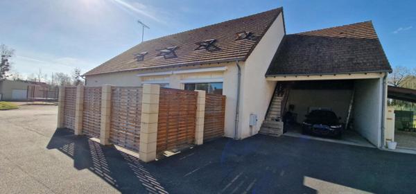 Maison  310 m² - 11 pièces dont 9 chambres - terrain 2561m² Noyers Sur Cher