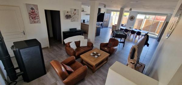 Maison  310 m² - 11 pièces dont 9 chambres - terrain 2561m² Noyers Sur Cher